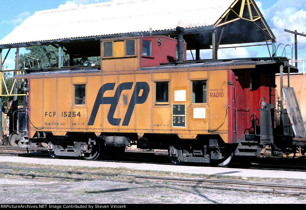 Ferrocarril del Pacifico caboose FCP #15254